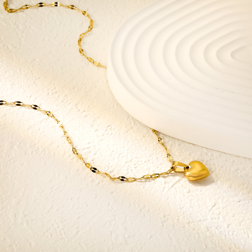 ZANORA - Heart Pendant Lip Necklace
