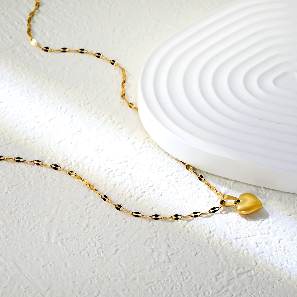 ZANORA - Heart Pendant Lip Necklace