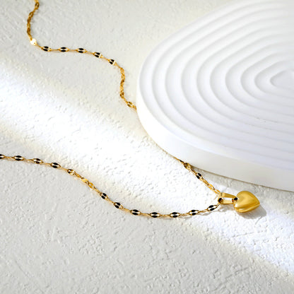 ZANORA - Heart Pendant Lip Necklace