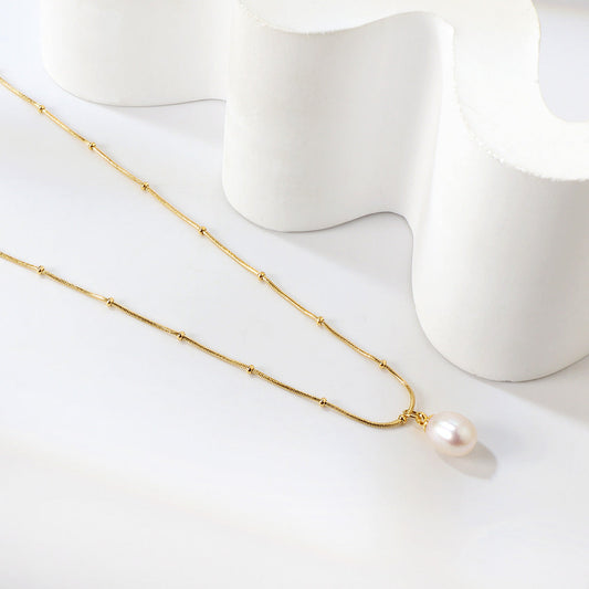 ZANORA  - White Pearl Pendant Necklace