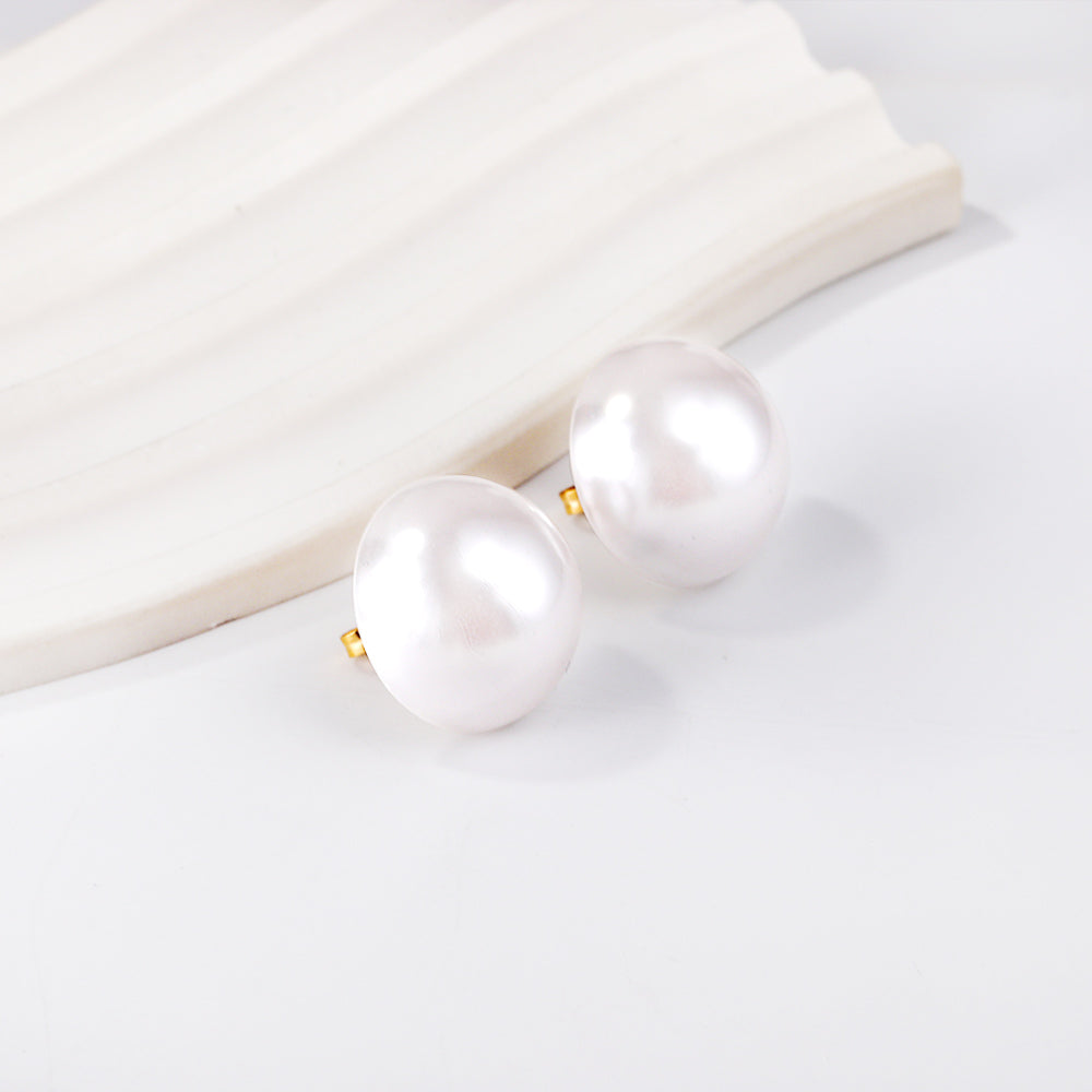 ZANORA  - White Pearl Earring