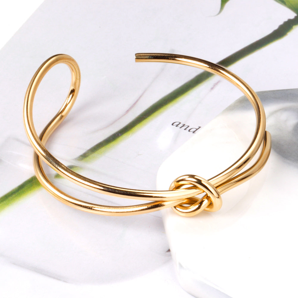 ZANORA  - Clasp Shaped Bangle