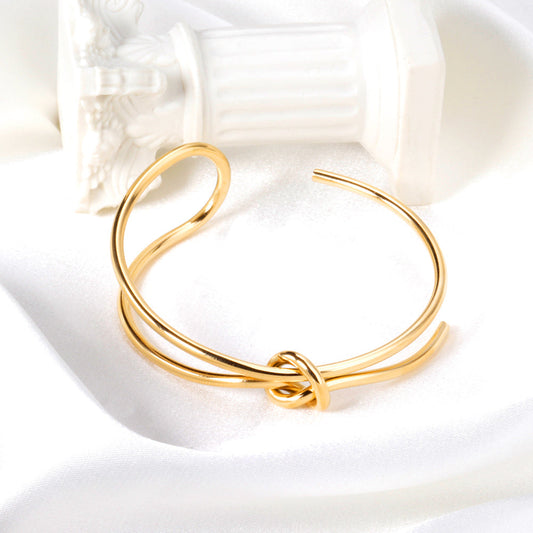 ZANORA  - Clasp Shaped Bangle