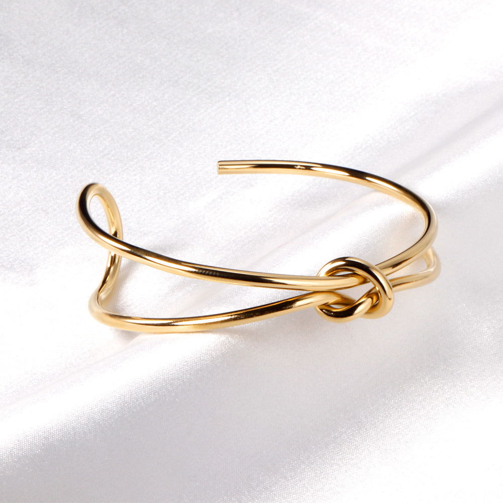 ZANORA  - Clasp Shaped Bangle